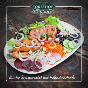Bunter Sommersalat mit Hähnchenstreifen